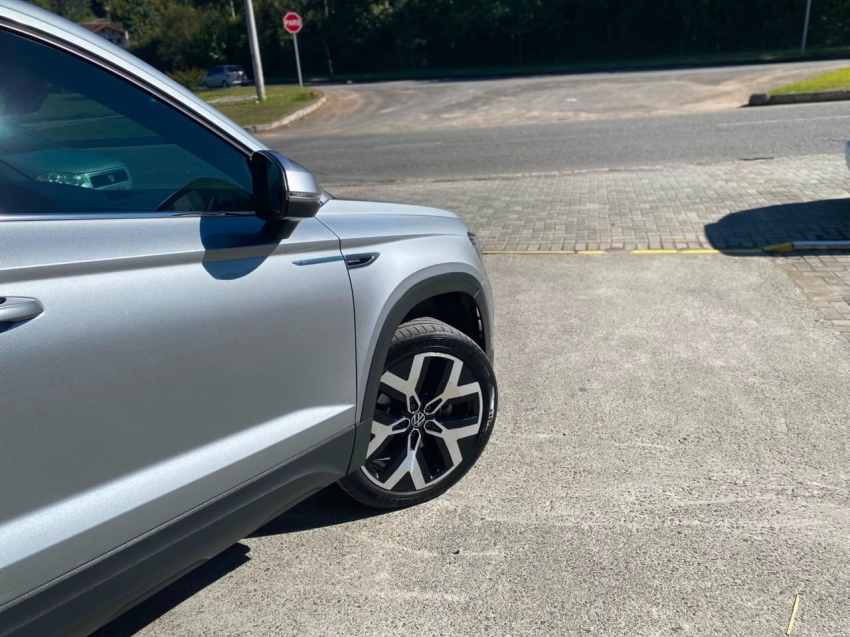 volkswagen taos 1.4 250 tsi total flex highline automatico 1.3 5p 20244
