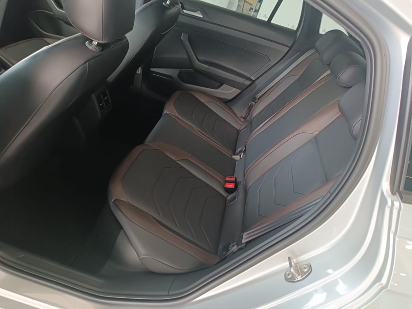 volkswagen virtus 1.0 200 tsi highline automatico flex 5p 2024