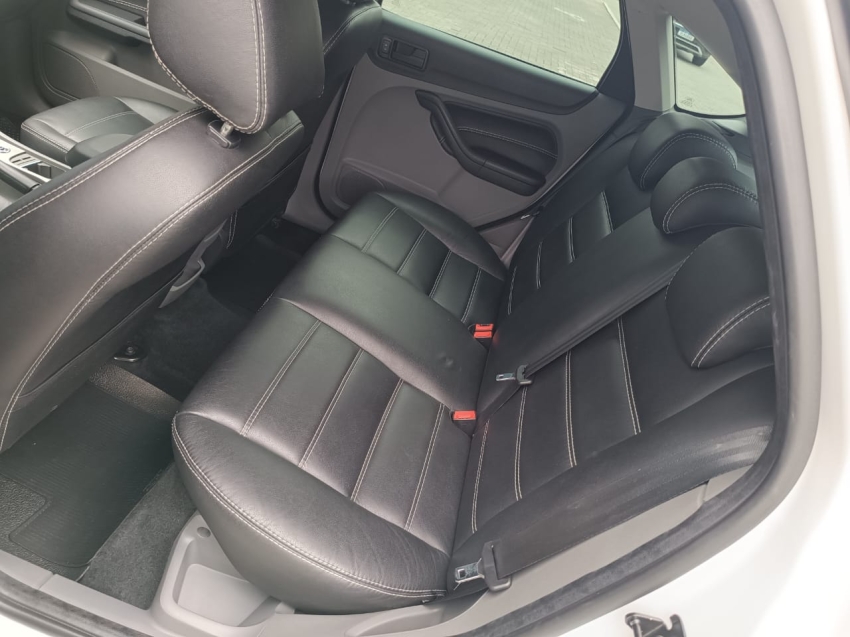 ford focus 2.0 glx 16v flex 4p automatico 1.9 5p 2013