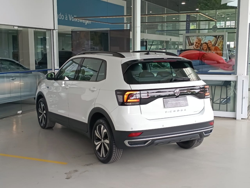 volkswagen t-cross 1.0 200 tsi total flex comfortline automatico 5p 20213