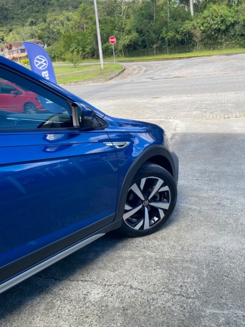 volkswagen nivus 1.0 200 tsi total flex highline automatico 4p 20236