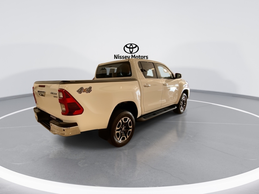 toyota hilux 2.8 d-4d turbo diesel cd srx 4x4 automatico 2023/24