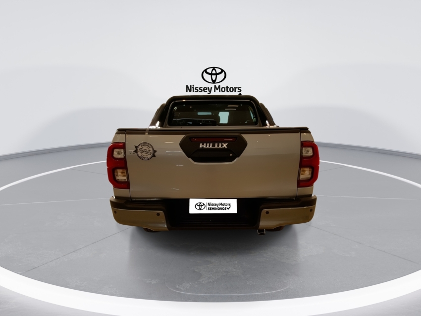 toyota hilux 2.8 d-4d turbo diesel cd conquest 4x4 automatico 2023/24