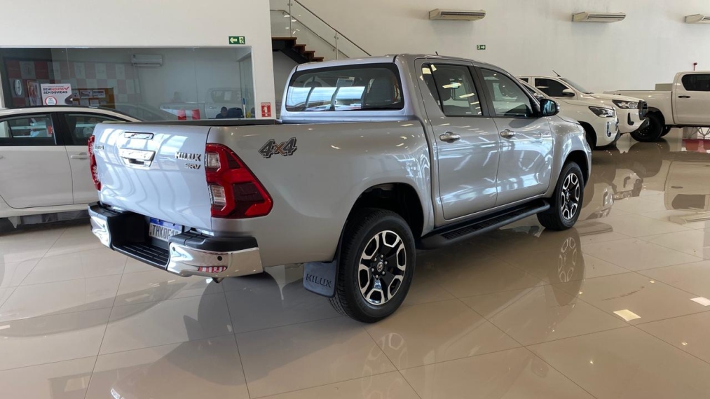 toyota hilux 2.8 d-4d turbo diesel cd srv 4x4 automatico 2024/256