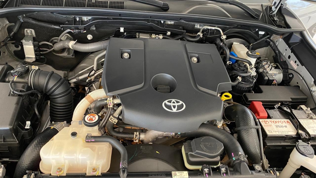 toyota hilux 2.8 d-4d turbo diesel cd srv 4x4 automatico 2024/2511