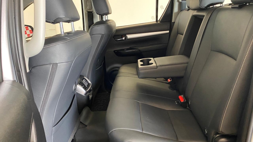 toyota hilux 2.8 d-4d turbo diesel cd srv 4x4 automatico 2024/259