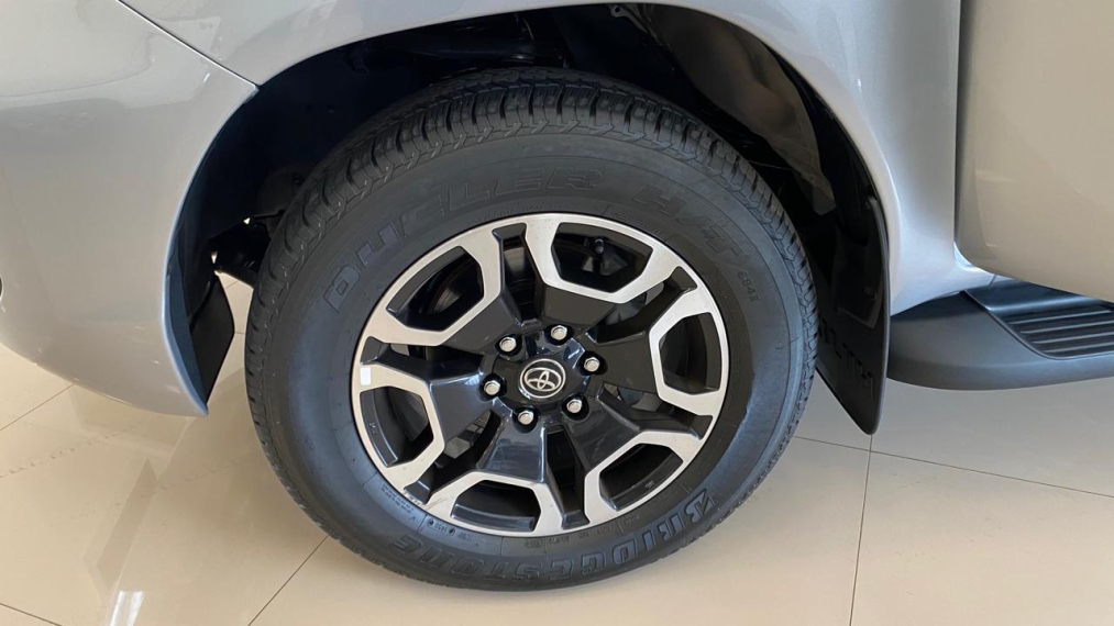 toyota hilux 2.8 d-4d turbo diesel cd srv 4x4 automatico 2024/2510
