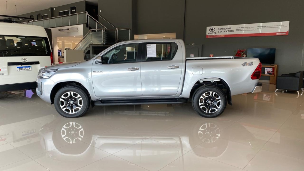 toyota hilux 2.8 d-4d turbo diesel cd srv 4x4 automatico 2024/253
