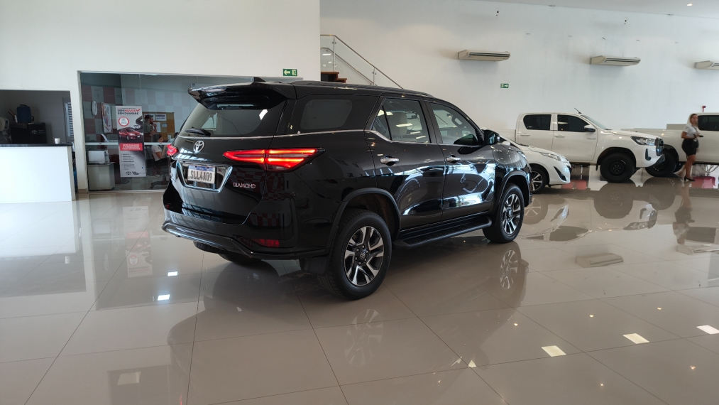 toyota hilux sw4 2.8 d-4d turbo diesel diamond 7l 4x4 automatico 2023/246