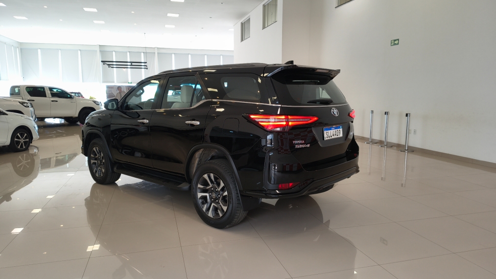 toyota hilux sw4 2.8 d-4d turbo diesel diamond 7l 4x4 automatico 2023/245