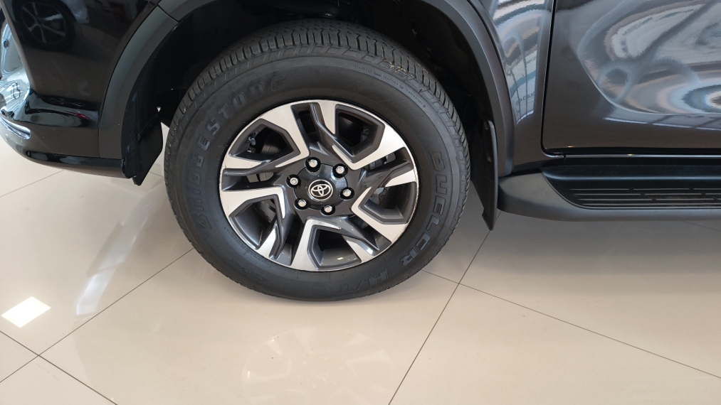 toyota hilux sw4 2.8 d-4d turbo diesel diamond 7l 4x4 automatico 2023/247