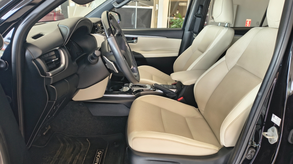 toyota hilux sw4 2.8 d-4d turbo diesel diamond 7l 4x4 automatico 2023/2415