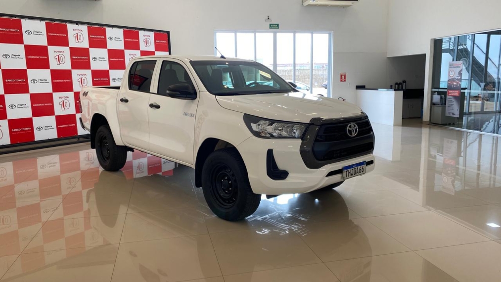 toyota hilux 2.8 d-4d turbo diesel cd power pack 4x4 automatica 2024/25