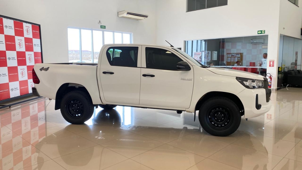 toyota hilux 2.8 d-4d turbo diesel cd power pack 4x4 automatica 2024/257