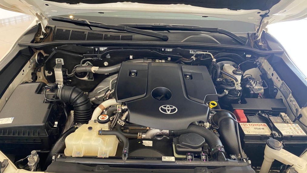 toyota hilux 2.8 d-4d turbo diesel cd power pack 4x4 automatica 2024/2516
