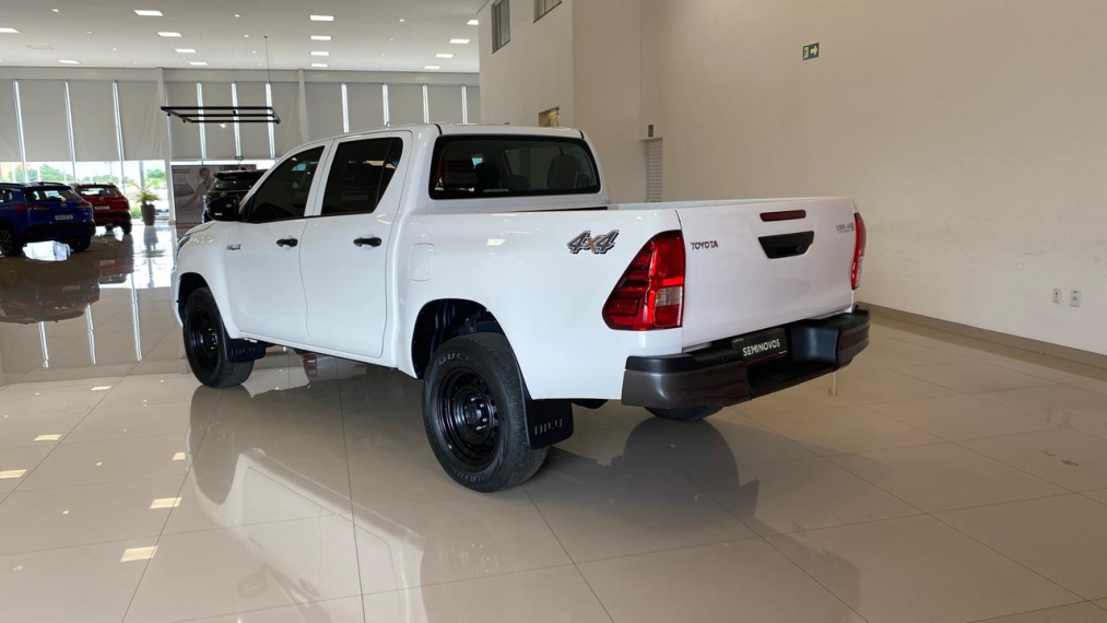 toyota hilux 2.8 d-4d turbo diesel cd power pack 4x4 automatica 2024/254