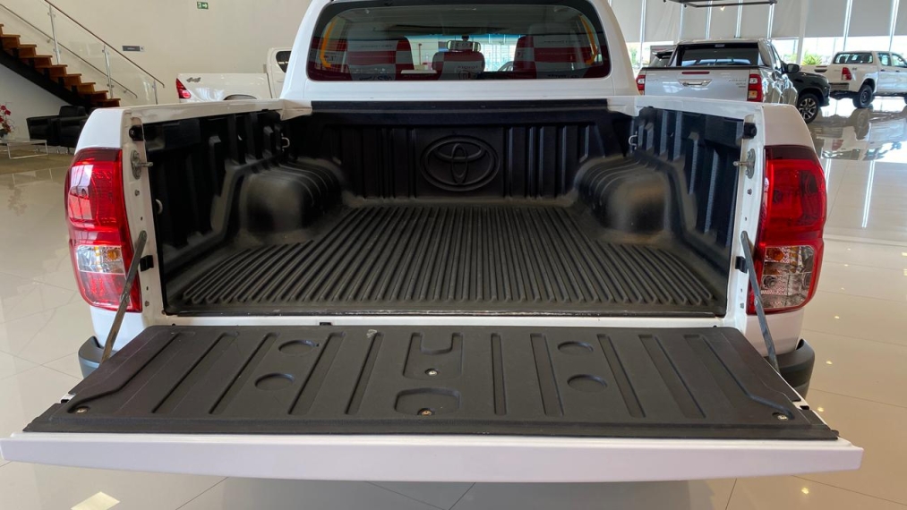 toyota hilux 2.8 d-4d turbo diesel cd power pack 4x4 automatica 2024/2515