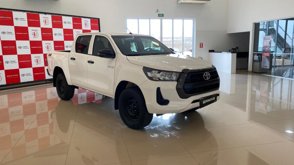 toyota hilux 2.8 d-4d turbo diesel cd power pack 4x4 automatica 2024/25