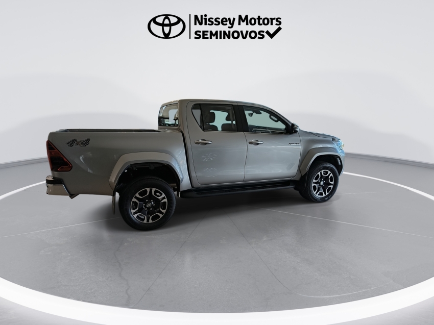 toyota hilux 2.8 d-4d turbo diesel cd srx 4x4 automatico 2024/246