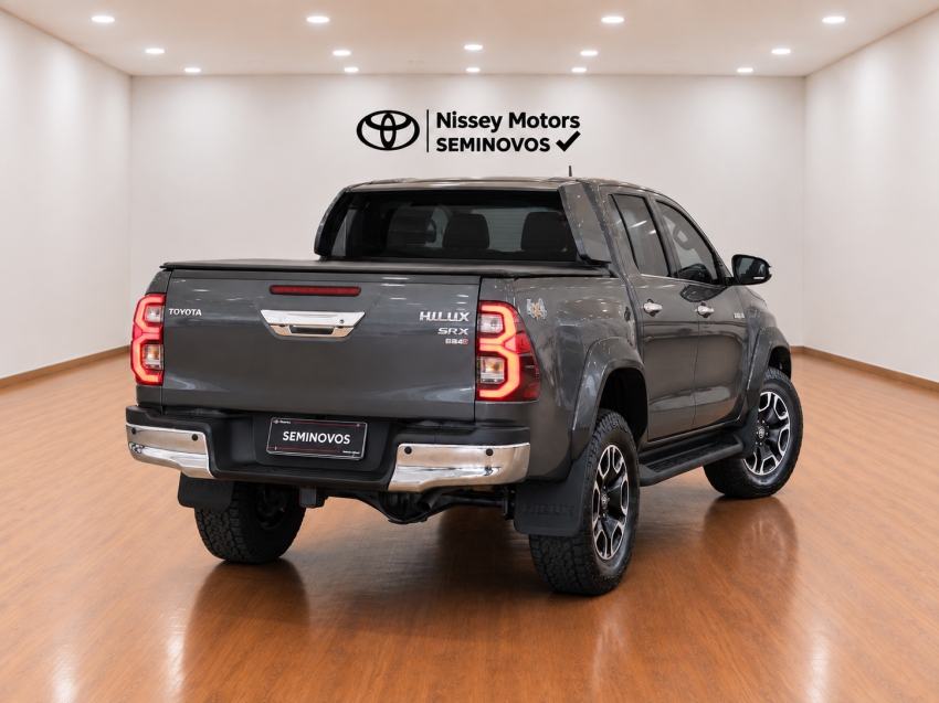 toyota hilux 2.8 d-4d turbo diesel cd srx 4x4 automatico 2023/245