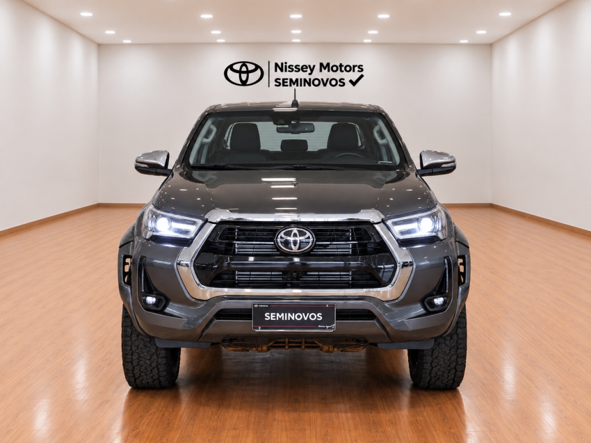 toyota hilux 2.8 d-4d turbo diesel cd srx 4x4 automatico 2023/240