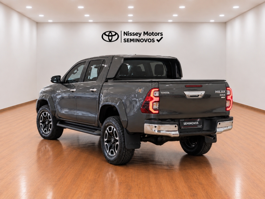 toyota hilux 2.8 d-4d turbo diesel cd srx 4x4 automatico 2023/243