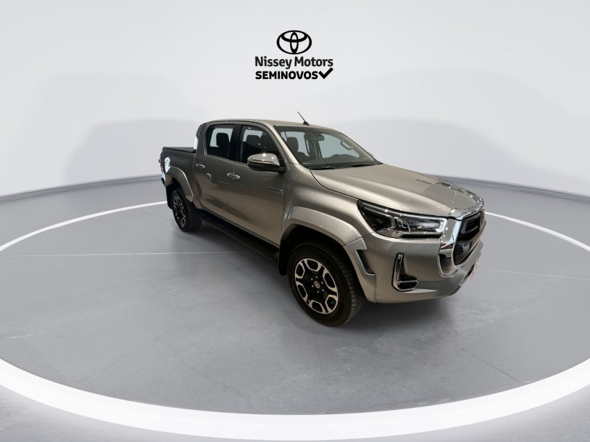 toyota hilux 2.8 d-4d turbo diesel cd srx plus 4x4 automatico 2023/24 toyota hilux 2.8 d-4d turbo diesel cd srx plus 4x4 automatico 2023/24