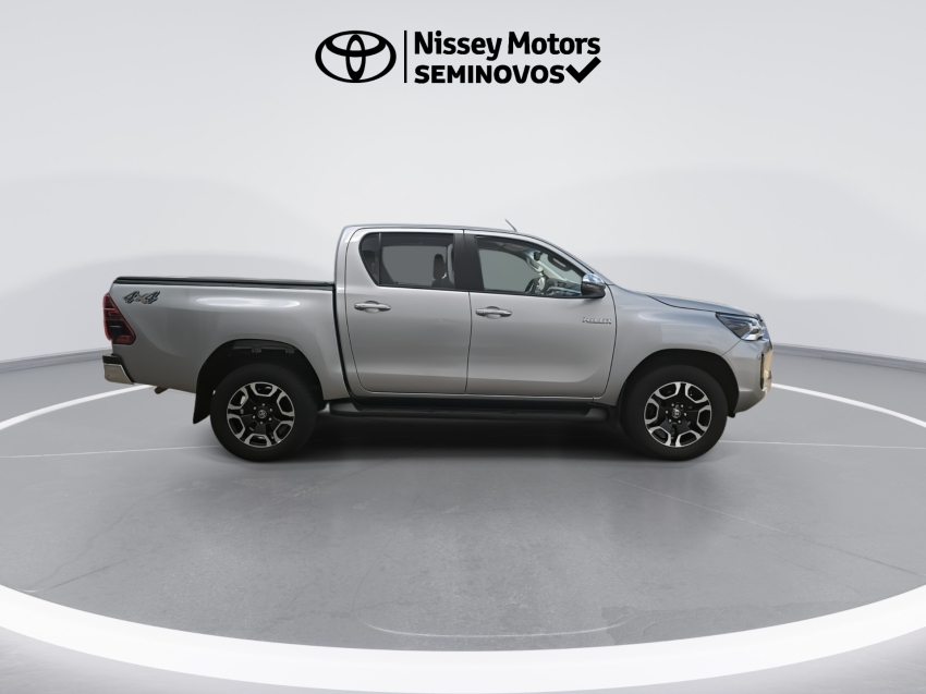 toyota hilux 2.8 d-4d turbo diesel cd srv 4x4 automatico 2025/26