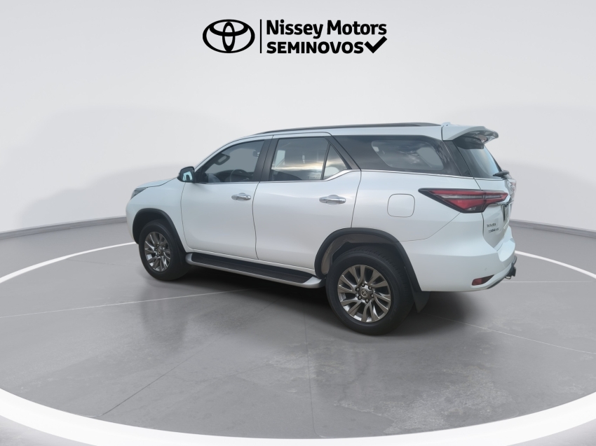 toyota hilux 2.8 d-4d turbo diesel cd srx 4x4 automatico 2023/243