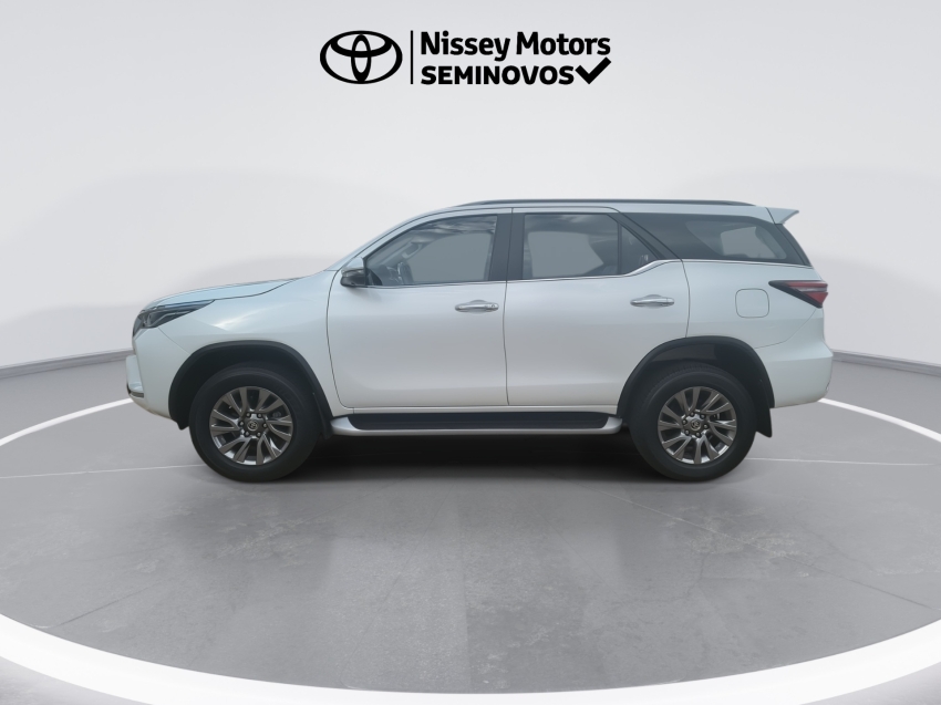 toyota hilux 2.8 d-4d turbo diesel cd srx 4x4 automatico 2023/242