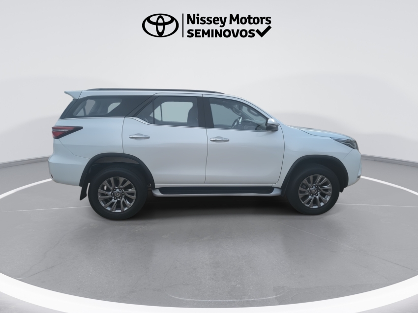 toyota hilux 2.8 d-4d turbo diesel cd srx 4x4 automatico 2023/246