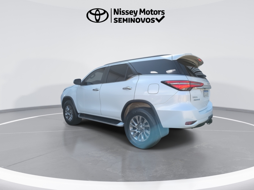 toyota hilux sw4 diesel 2023/243