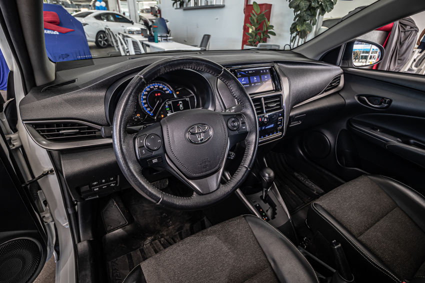 Toyota YARIS 1.5 16V FLEX SEDAN XS MULTIDRIVE 13
