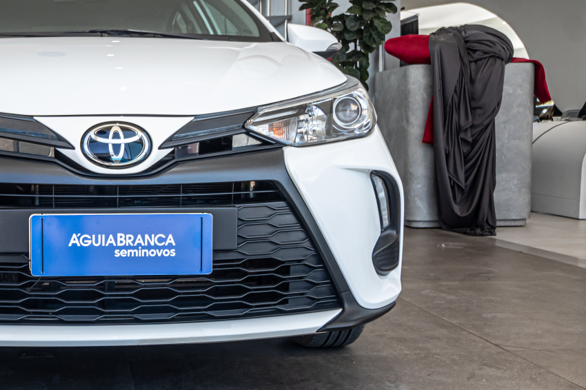 Toyota YARIS 1.5 16V FLEX SEDAN XS MULTIDRIVE 3