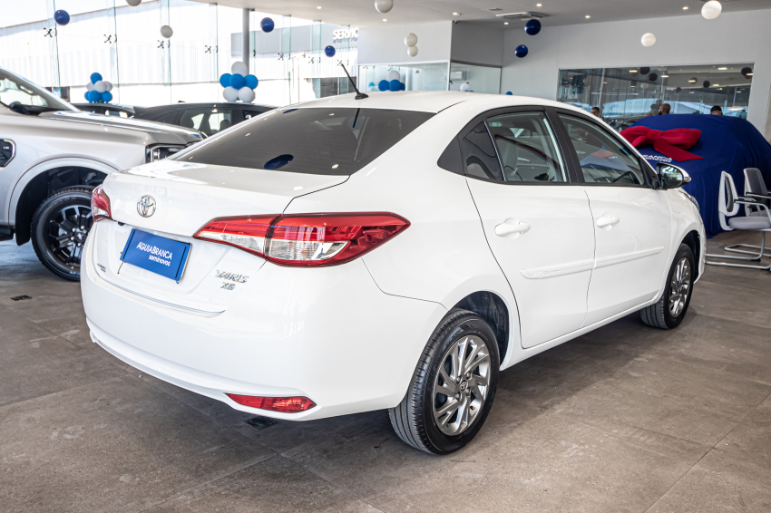 Toyota YARIS 1.5 16V FLEX SEDAN XS MULTIDRIVE 9