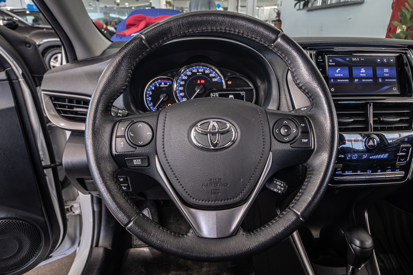 Toyota YARIS 1.5 16V FLEX SEDAN XS MULTIDRIVE 14