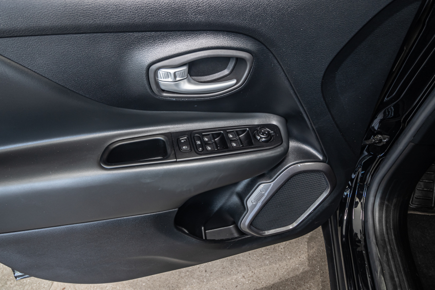 JEEP RENEGADE 1.3 T270 TURBO FLEX LONGITUDE AT6 18
