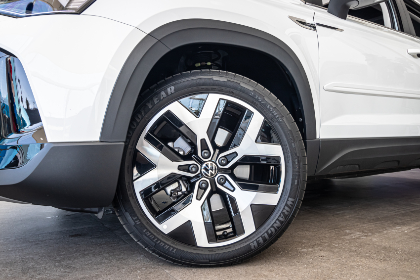 Volkswagen TAOS 1.4 250 TSI TOTAL FLEX HIGHLINE AUTOMÁTICO 2