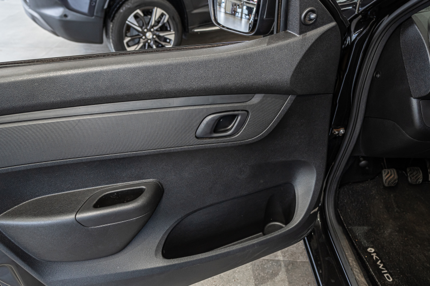 Renault KWID 1.0 12V SCE FLEX ZEN MANUAL 18