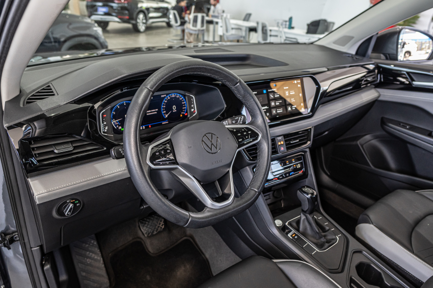 Volkswagen TAOS 1.4 250 TSI TOTAL FLEX COMFORTLINE AUTOMÁTICO 14