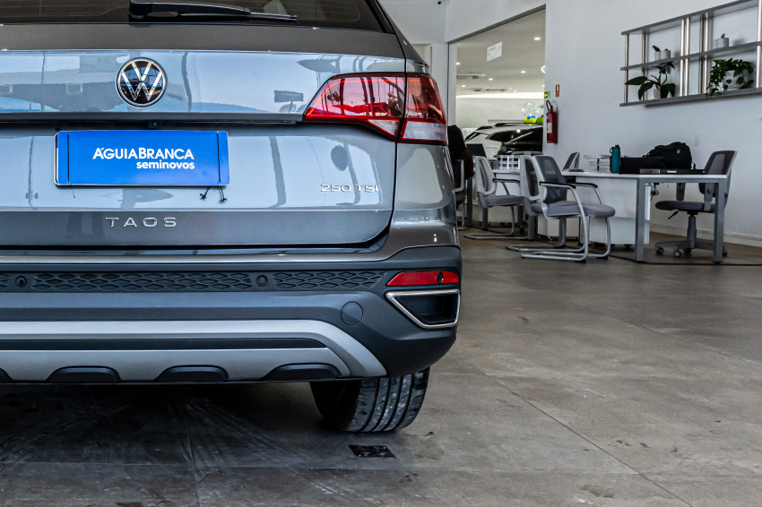 Volkswagen TAOS 1.4 250 TSI TOTAL FLEX COMFORTLINE AUTOMÁTICO 9