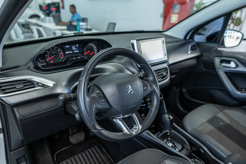 Peugeot 2008 1.6 16V THP FLEX STYLE 4P AUTOMÁTICO 13