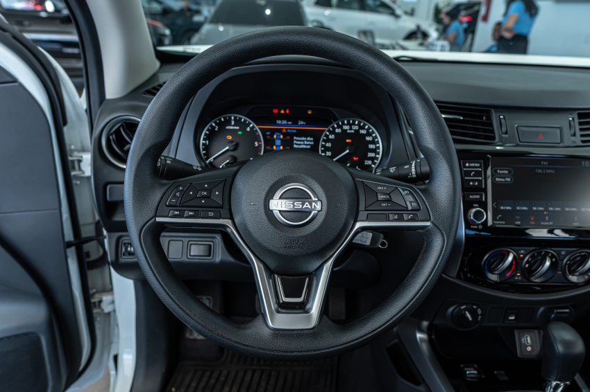 Nissan FRONTIER 2.3 16V TURBO DIESEL ATTACK CD 4X4 AUTOMÁTICO 15