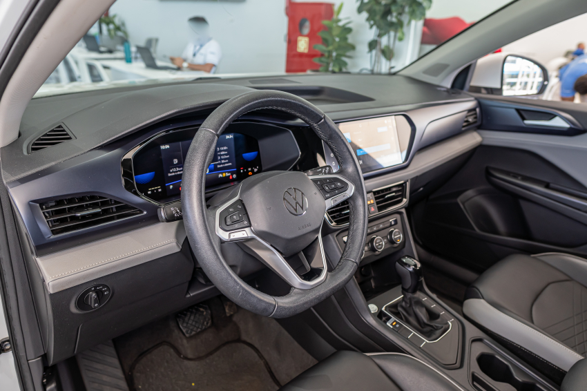 Volkswagen TAOS 1.4 250 TSI TOTAL FLEX COMFORTLINE AUTOMÁTICO 14