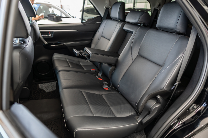 Toyota HILUX SW4 2.8 D-4D TURBO DIESEL SRX PLATINUM 7L 4X4 AUTOMÁTICO 23
