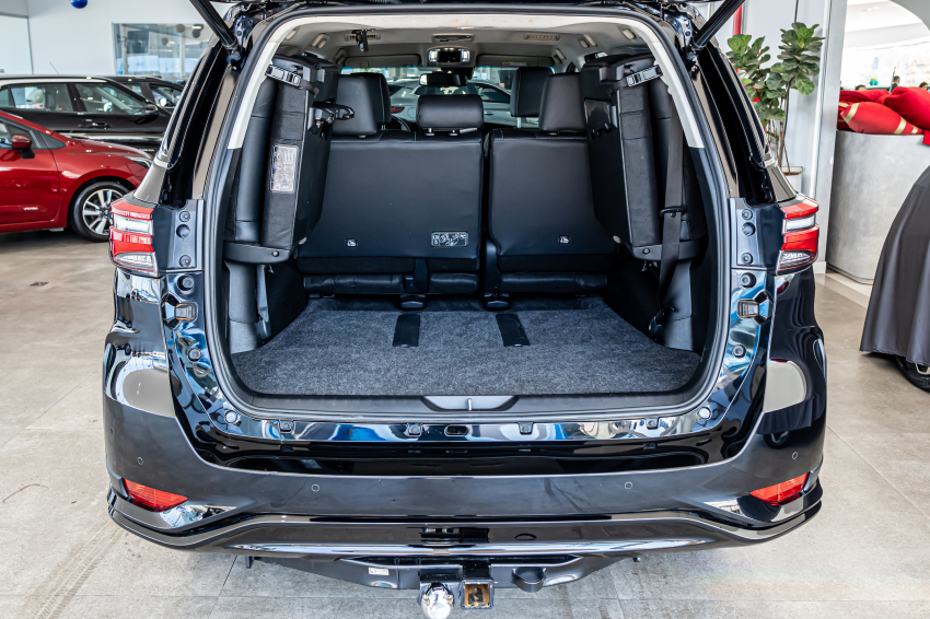 Toyota HILUX SW4 2.8 D-4D TURBO DIESEL SRX PLATINUM 7L 4X4 AUTOMÁTICO 12
