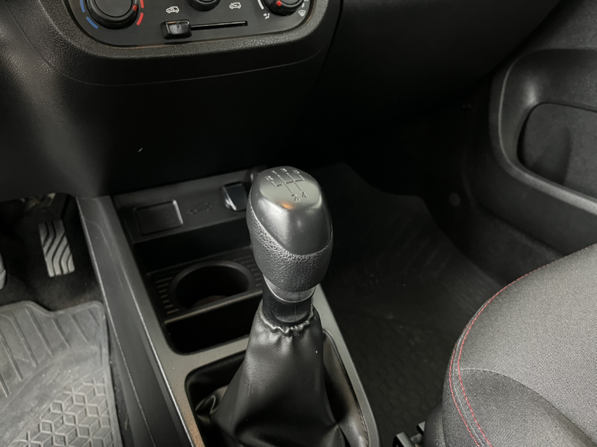 kwid zen 1.0 23/24 flex branco