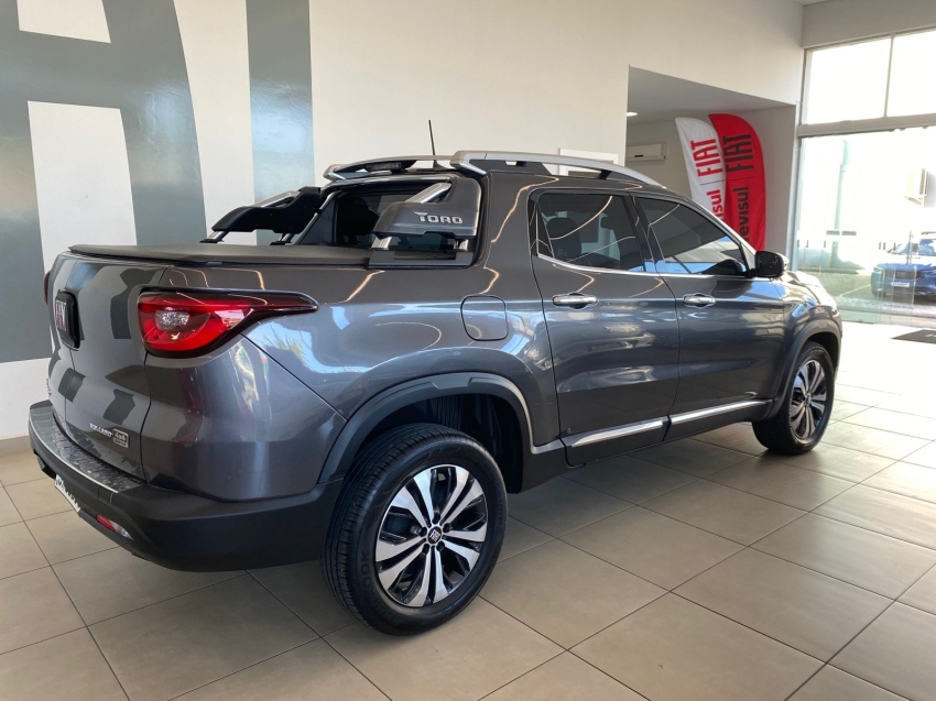 fiat  toro 2.0 16v turbo diesel volcano 4wd at9 2024/2025