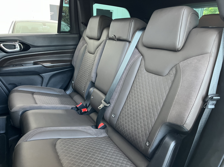 commander overland 2.0 turbo at9 4x4 24/25 gasolina preta7