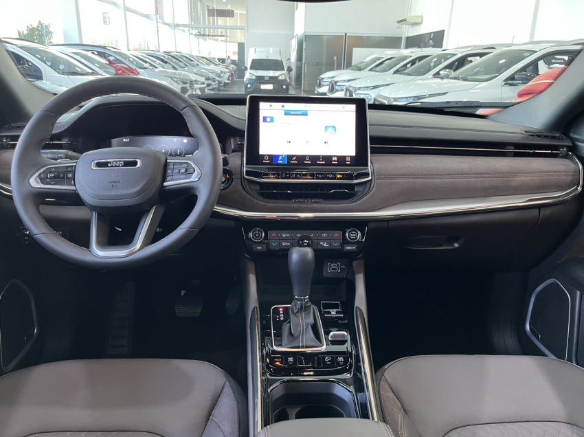 commander overland 2.0 turbo at9 4x4 24/25 gasolina preta9